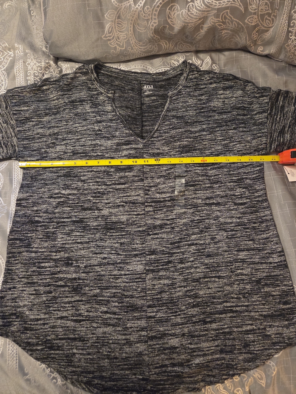 a.n.a Women’s Heathered Gray V-Neck Short Sleeve Top - Picture 7 of 7